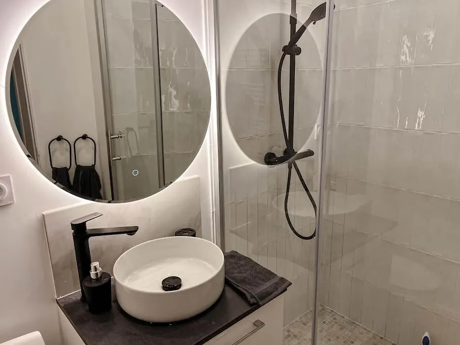Le Spacieux Et Confortable A 15Min De La Gare Valence  Apartment